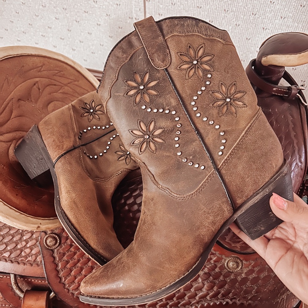 STERLING RIVER FLORAL BOOTIES🌼💎